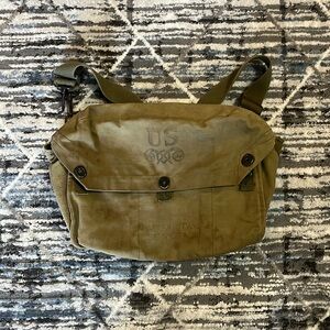 WW2 Army Service Lightweight Gas Mask Carrying Bag(NO GAS MASK)